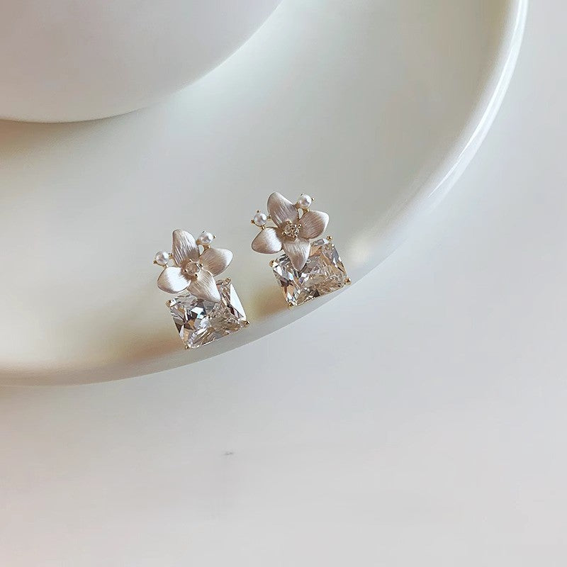 S925 silver needle enamel flower cube earrings