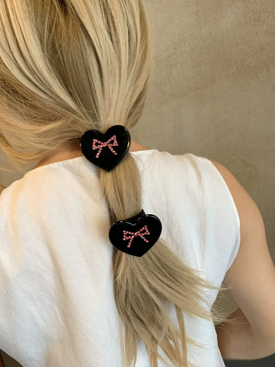 Black heart Clip