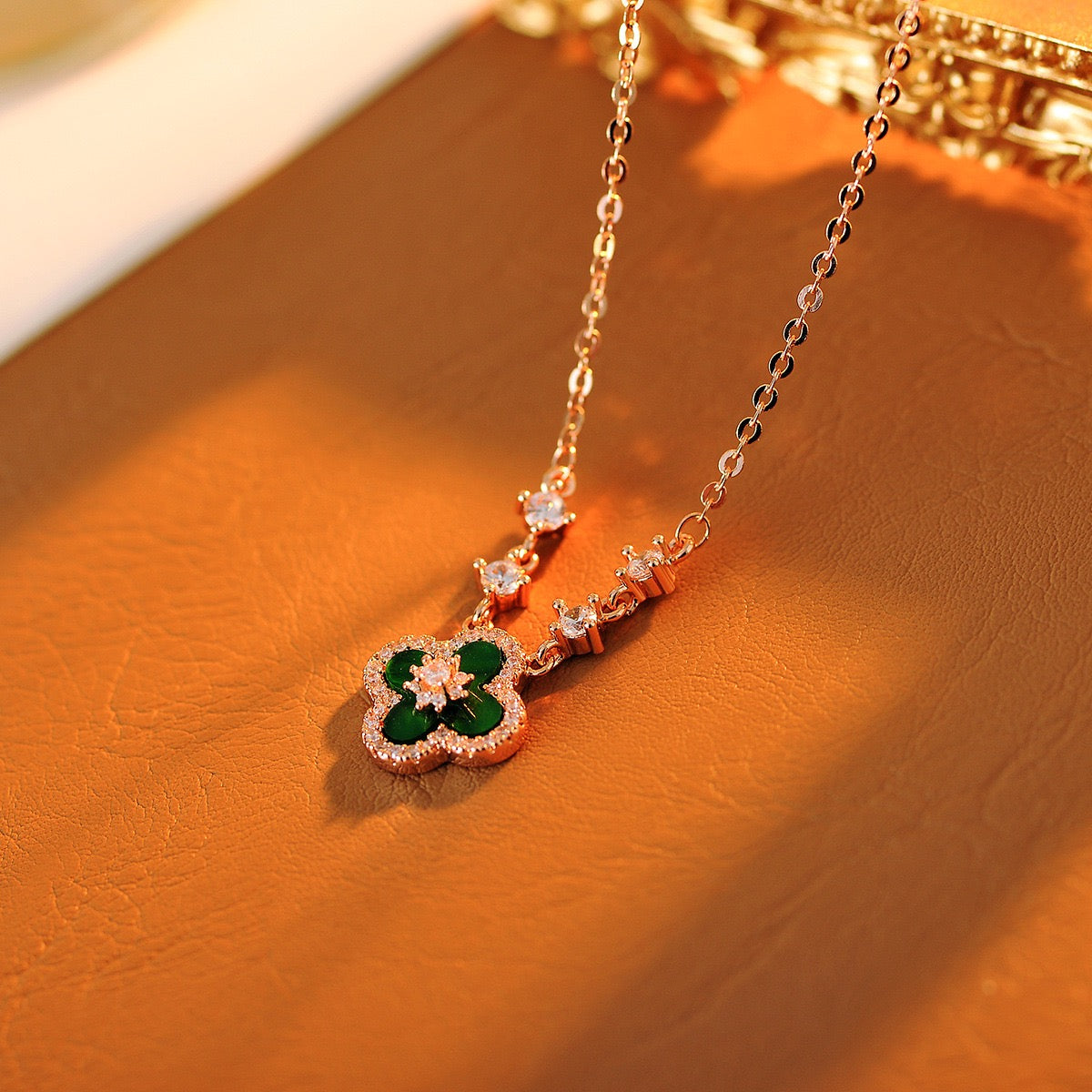 Natural Fritillaria Lucky Clover Bracelet Necklace Set