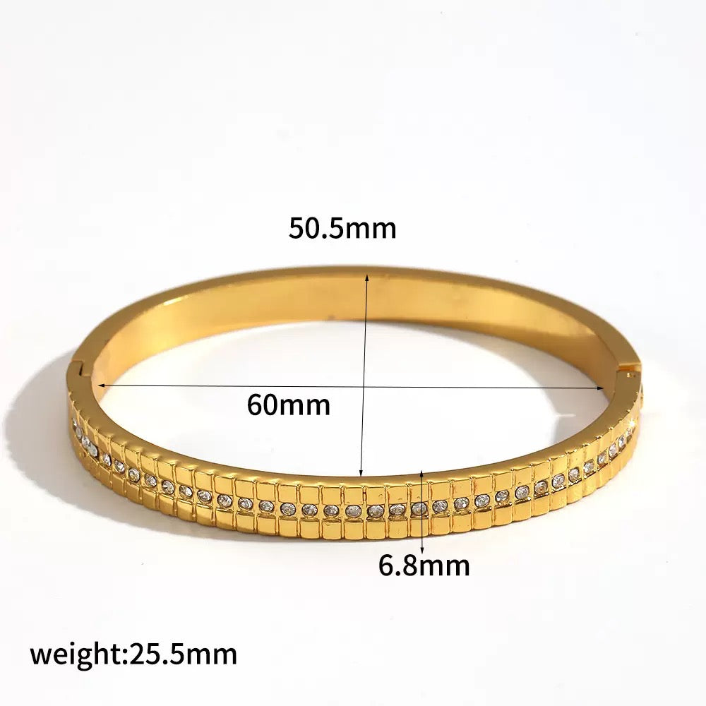 Luxury Star Motif Stainless Steel Bangle –18K Gold Plated