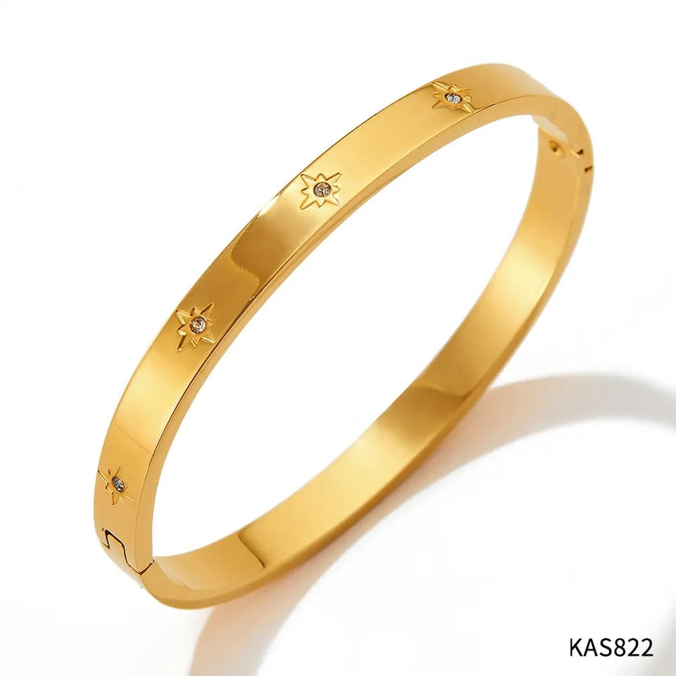 Stainless bracelet with diamond does not fade