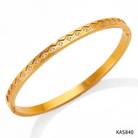Stainless bracelet with diamond does not fade